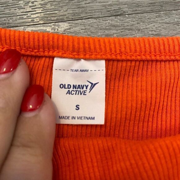COPY - Old Navy Active orange women's long sleeve cropped athletic top size sma… - Picture 7 of 7